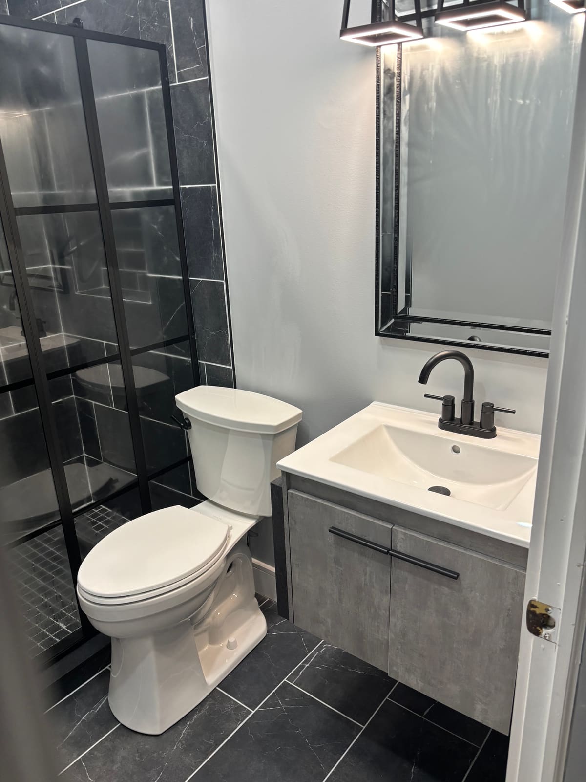 Charcoal marble bath — photo 2