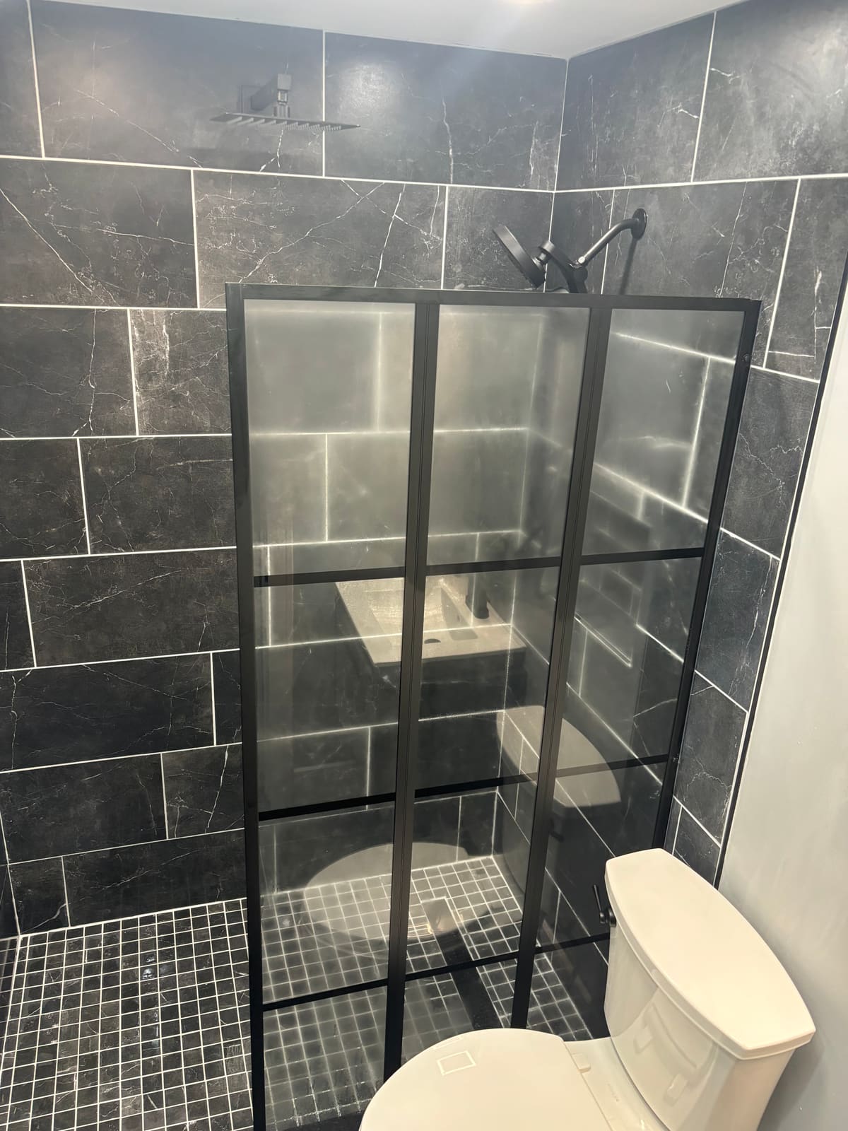 Charcoal marble bath — photo 3