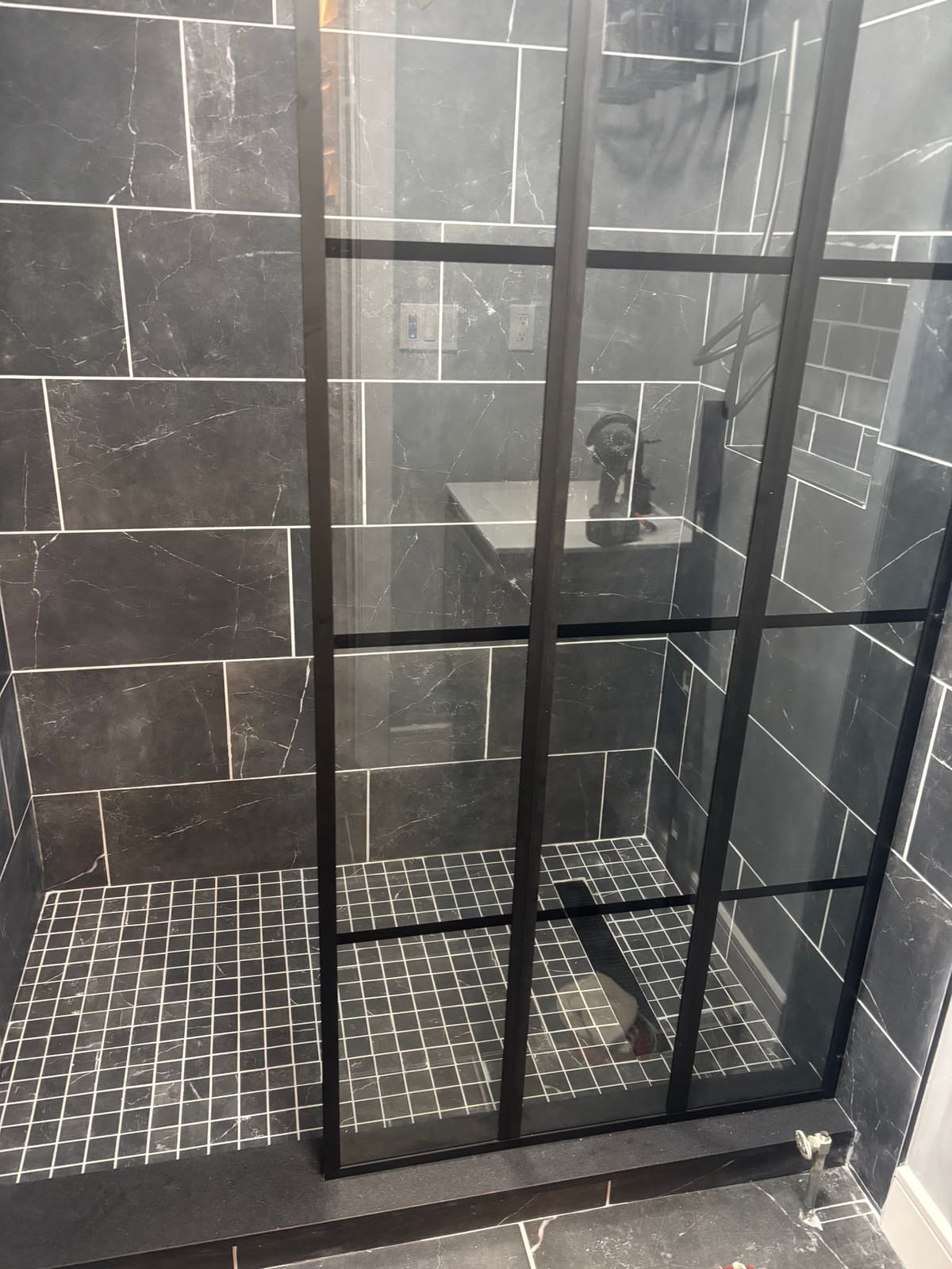 Charcoal marble bath — photo 7