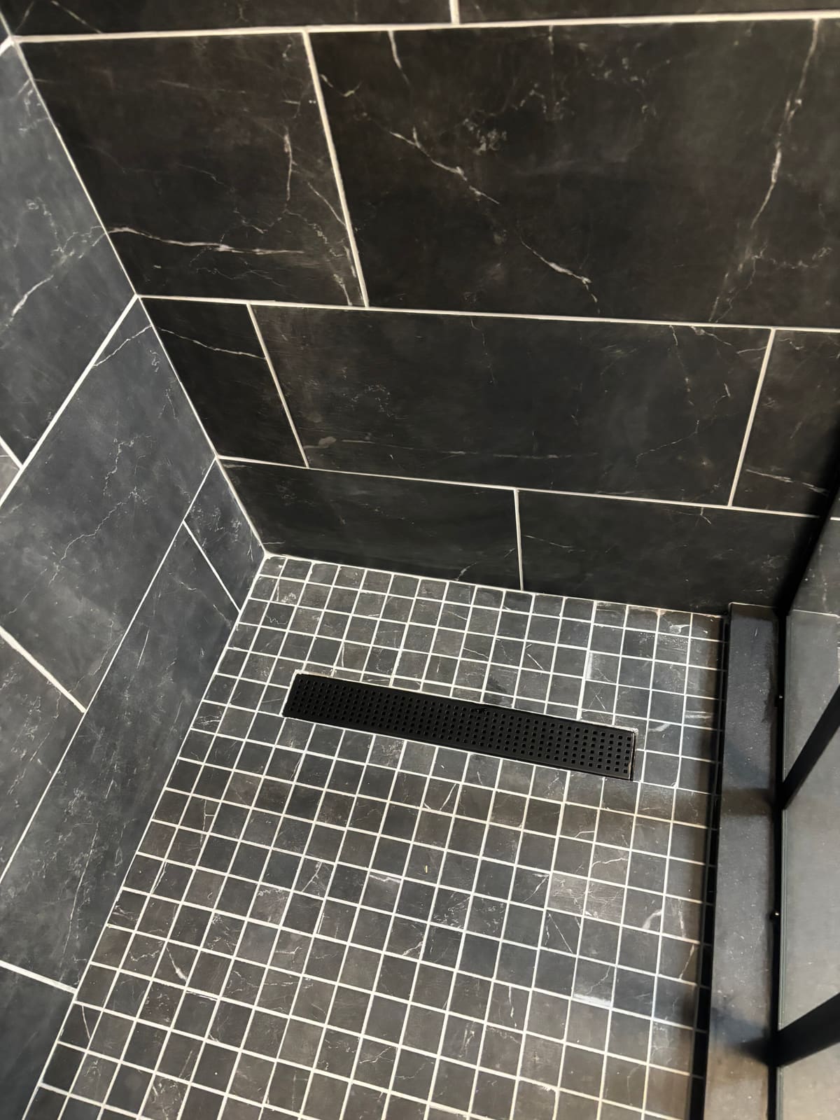 Charcoal marble bath — photo 8