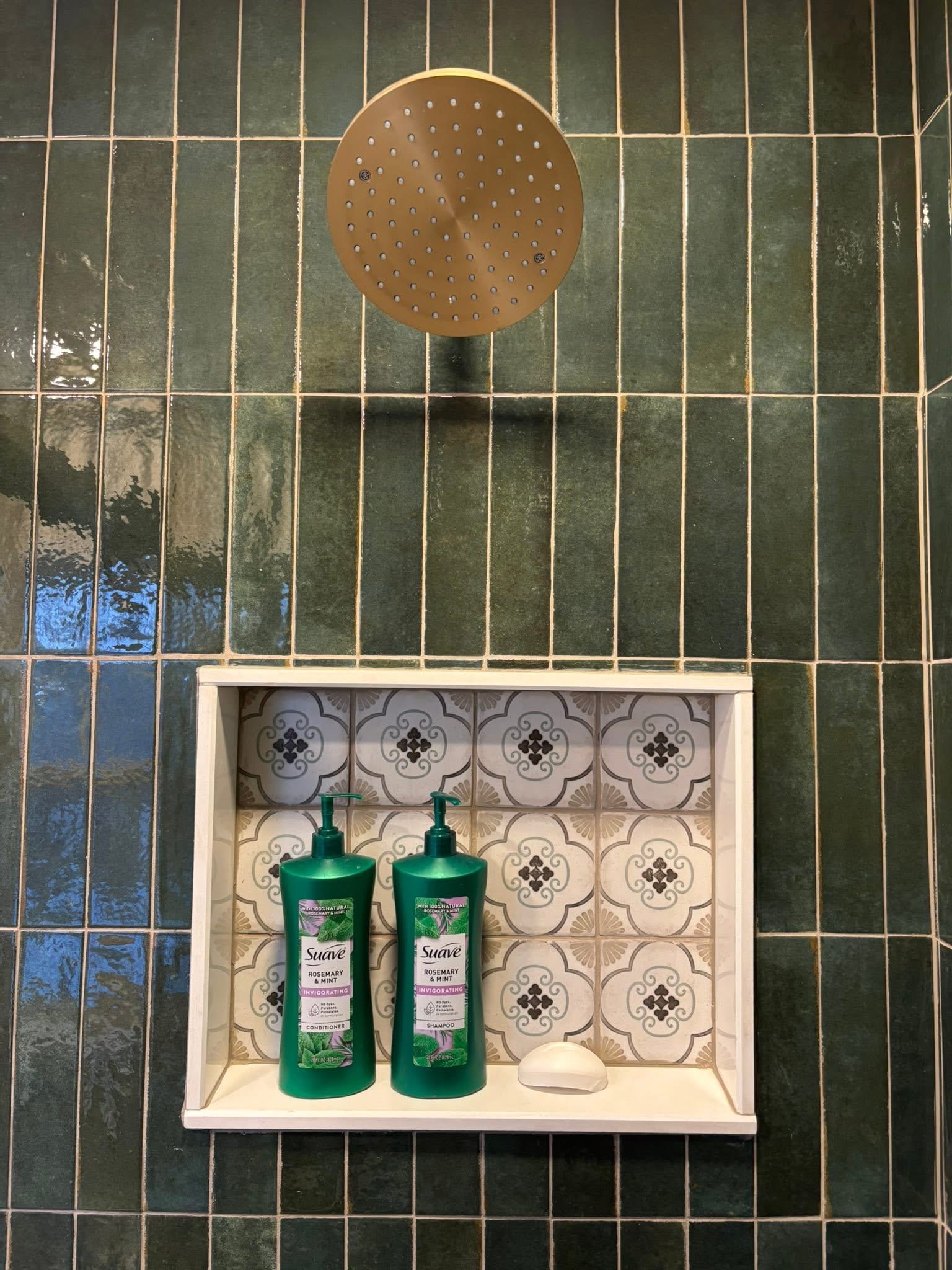 Emerald green tile bath — photo 4