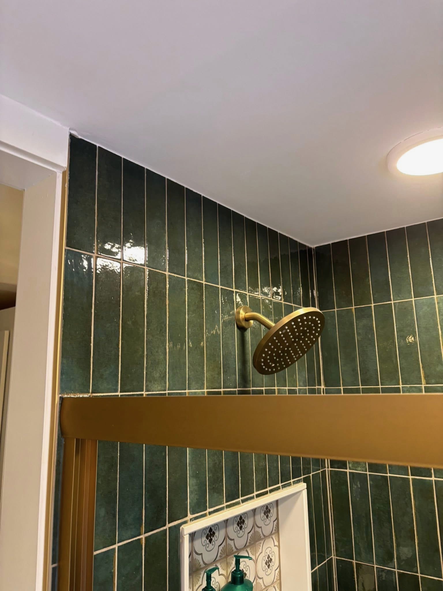 Emerald green tile bath — photo 6