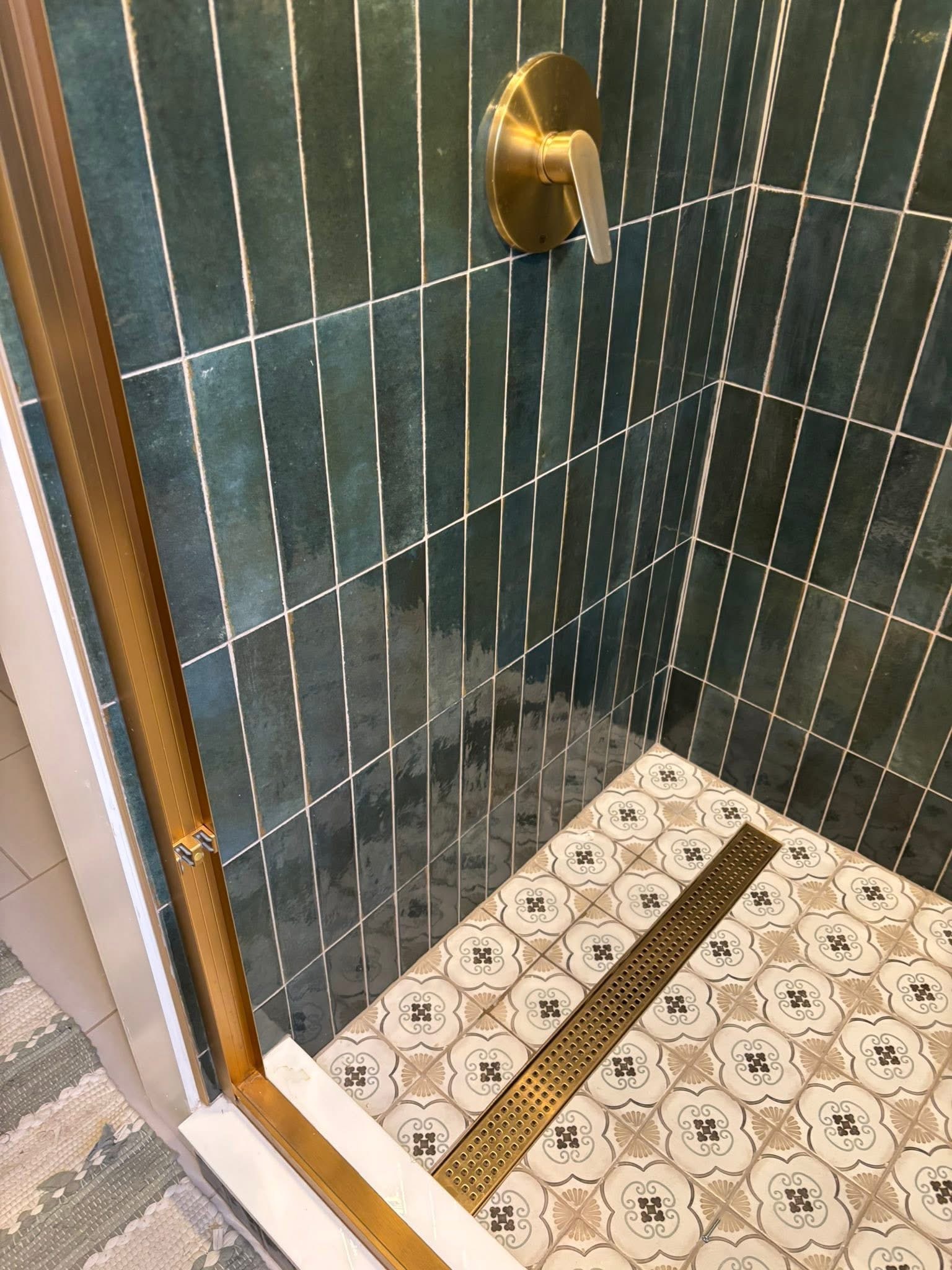 Emerald green tile bath — photo 7