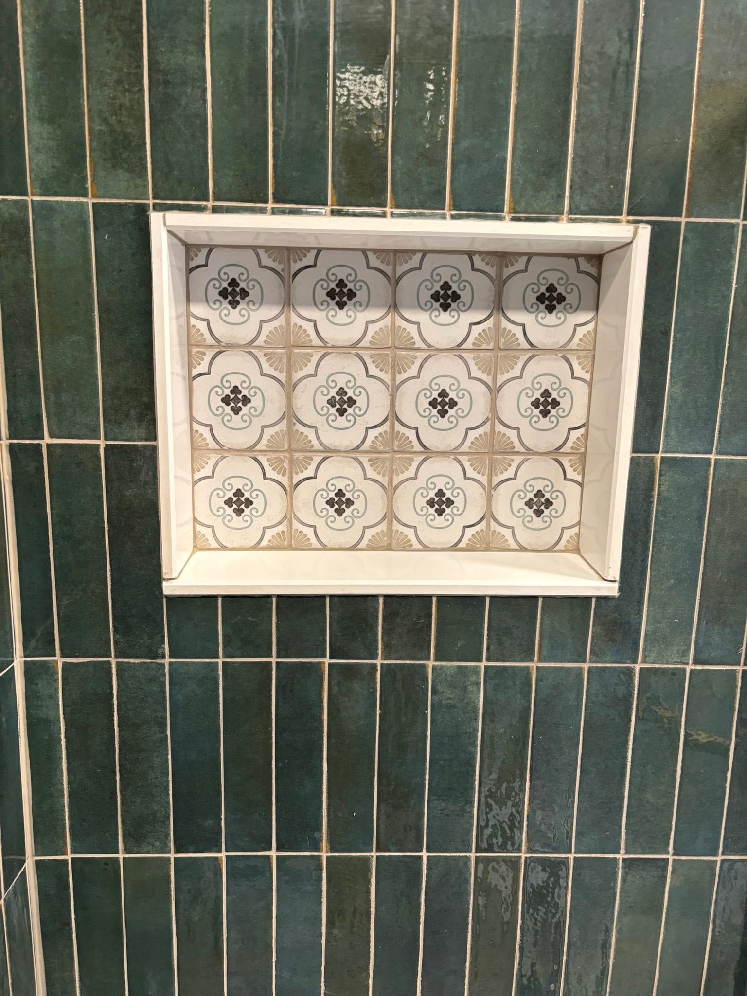 Emerald green tile bath — photo 8