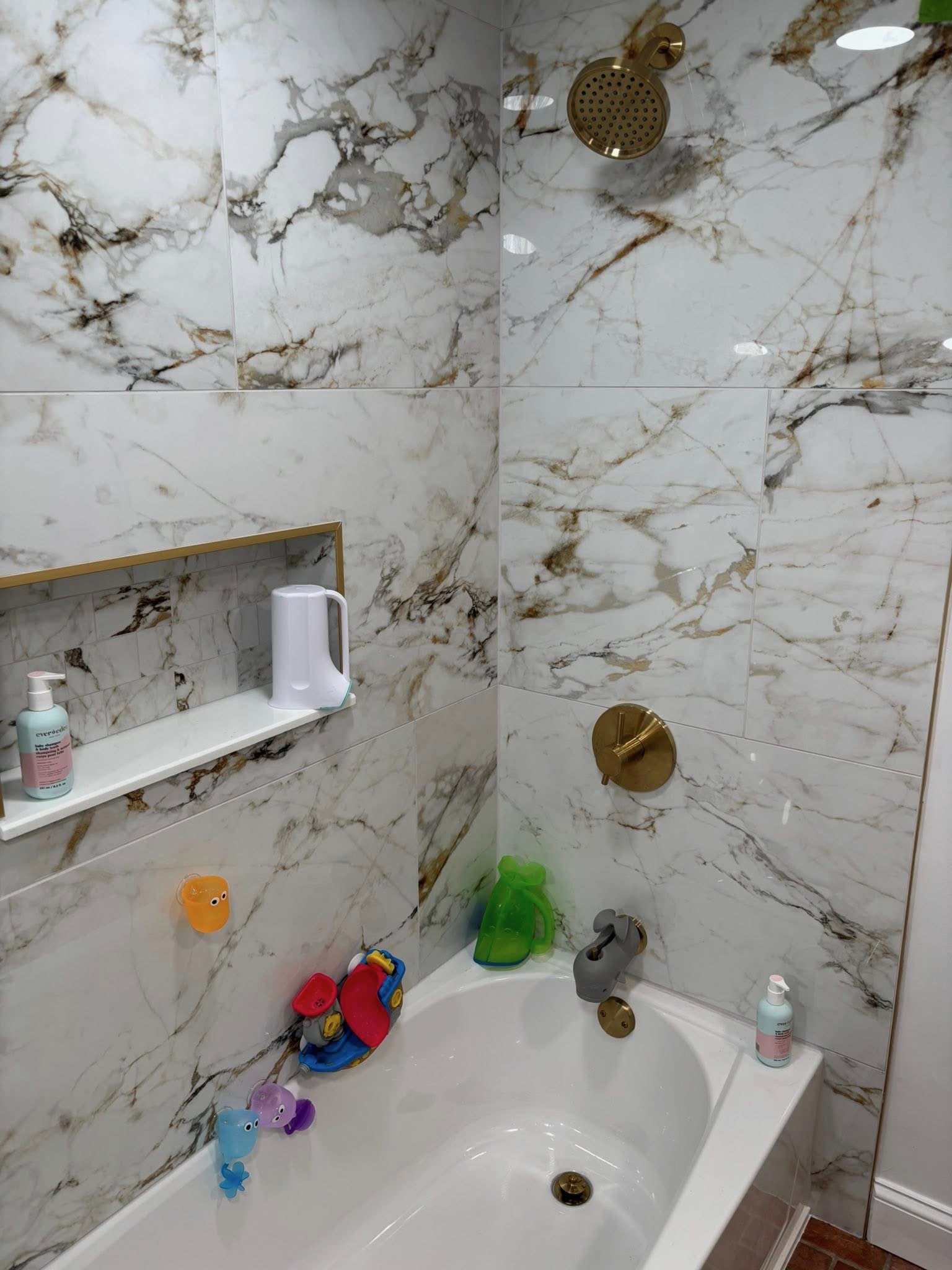 Marble attic bath — photo 5